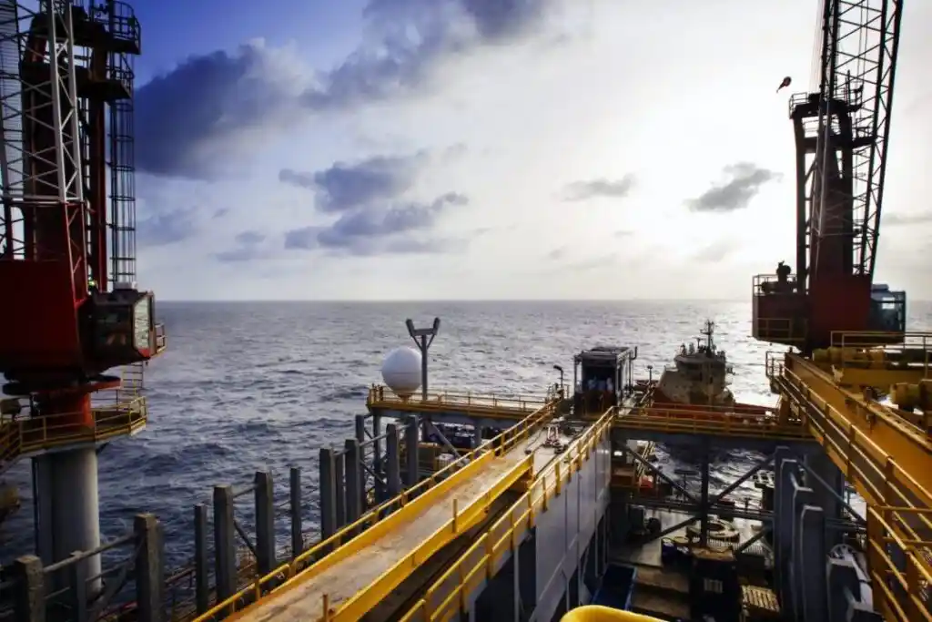 offshore oil rig in sea against sky e1674900247917 1024x683